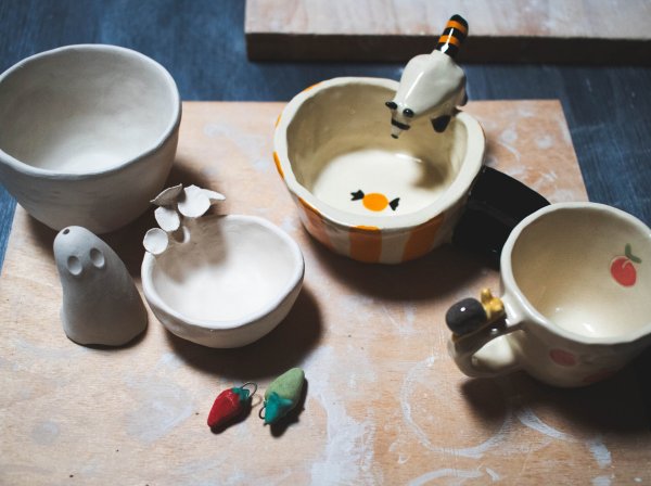 Modelez un ensemble tasse/soucoupe avec votre enfant