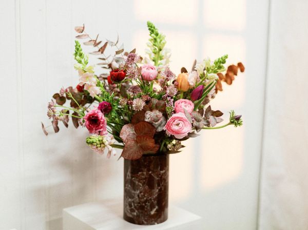 BOUQUET DE FLEURS DANS UN VASE