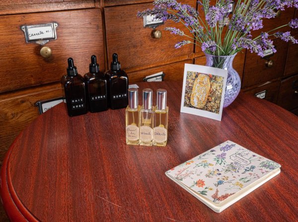 Créez votre eau de parfum sur-mesure avec Marion
