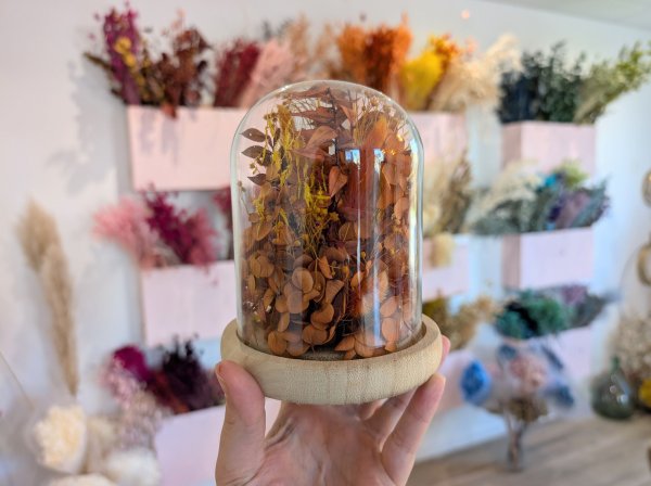 Créez votre propre cloche en fleurs séchées avec Leana avec Leana à Nantes