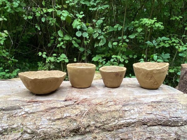Découvrez l'argile sauvage et le modelage d'une poterie primitive avec Julien avec Julien à Beaurecueil