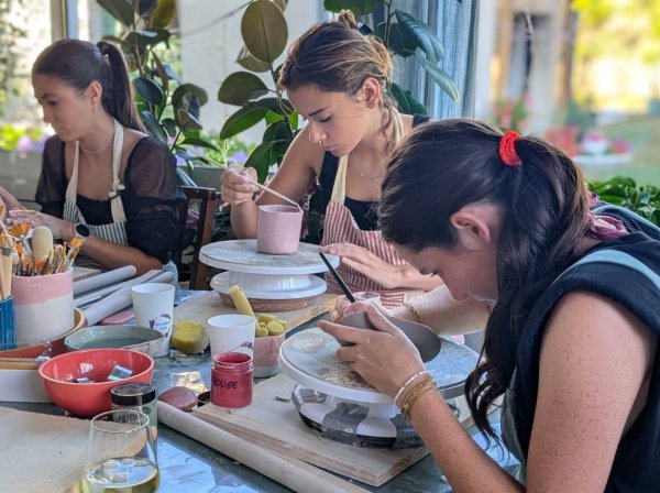 Modelez et décorez vos pièces en céramique en duo avec votre enfant accompagnés par Anne-Emmanuelle avec Nell à Olivet