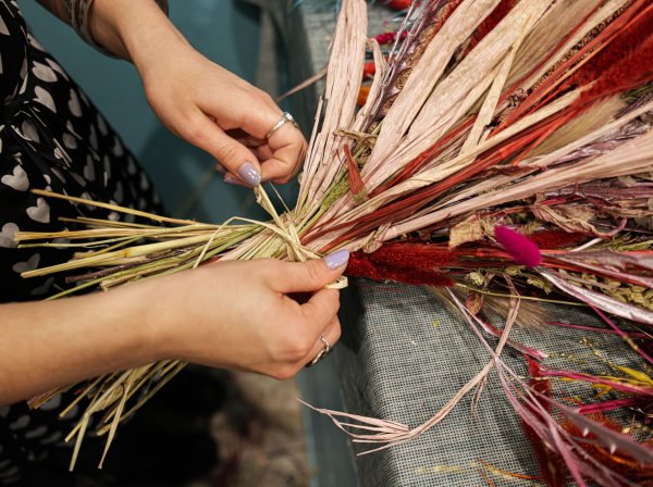 Réunissez votre équipe et réalisez vos bouquets de fleurs séchées avec Lily et son équipe avec Lily et son équipe à Paris