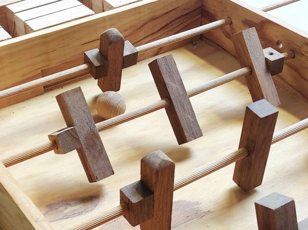 Fabriquez votre mini baby-foot en bois avec Clément, Solène et Victor avec Clément, Solène et Victor à Bordeaux