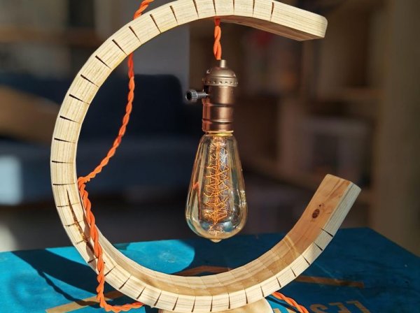 Réalisez votre lampe en bois cintré avec Nadine et François avec Nadine et François à Paris